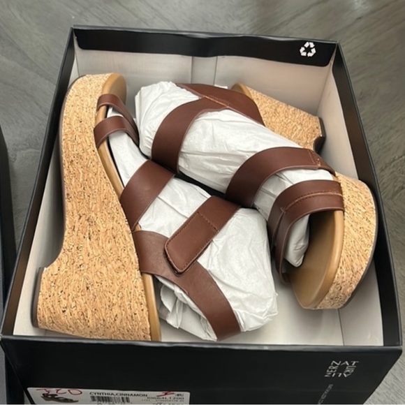 Naturalizer Women's Cynthia Wedge Sandal - Picture 2 of 7